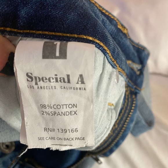 MID RISE DISTRESSED SKINNY SIZE 1-2 - Picture 3 of 5